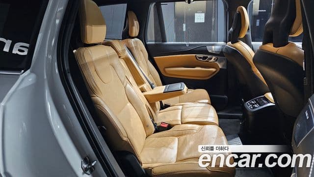 Volvo XC90 2021 — фото 12 из 20