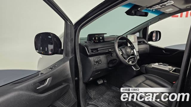 Hyundai Staria 2024 — ფოტო 17/20