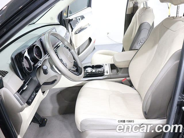 Kia Carnival 2023 — Şəkil 17/20
