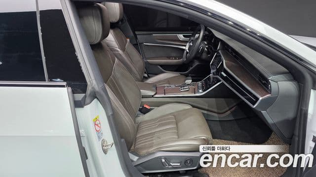 Audi A7 2022 — фото 10 из 20