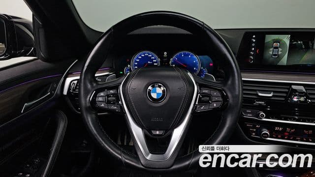 BMW 5 Series 2018 — ფოტო 13/20