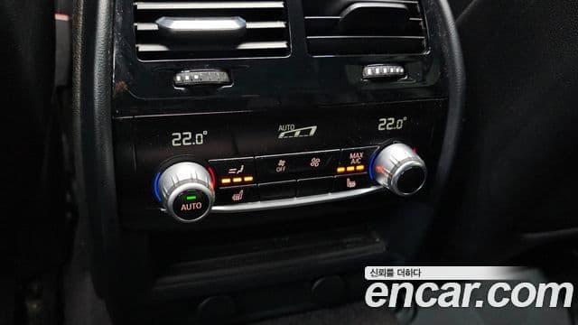 BMW 5 Series 2018 — ფოტო 19/20