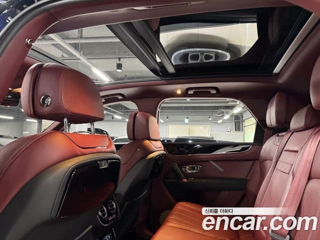 Bentley Bentayga 2020 — фото 11 из 17