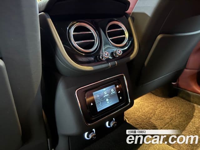 Bentley Bentayga 2020 — фото 12 из 17