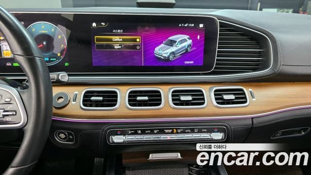 Mercedes-Benz GLE-Class 2021 — ფოტო 16/20