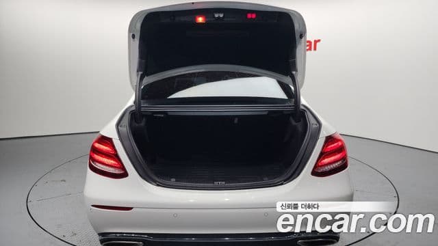 Mercedes-Benz E-Class 2018 — Şəkil 20/20