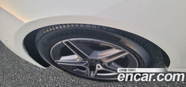Mercedes-Benz E-Class 2023 — Photo 10/20