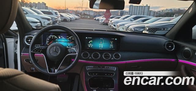 Mercedes-Benz E-Class 2023 — Photo 11/20