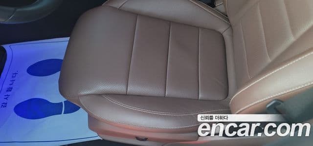 Mercedes-Benz E-Class 2023 — Photo 8/20