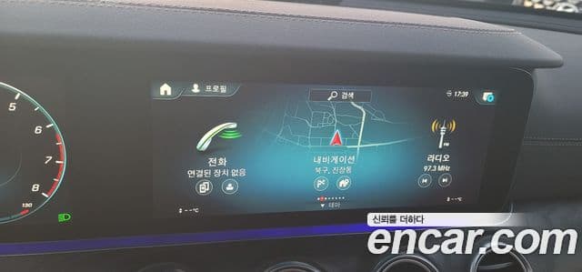 Mercedes-Benz E-Class 2023 — Photo 14/20