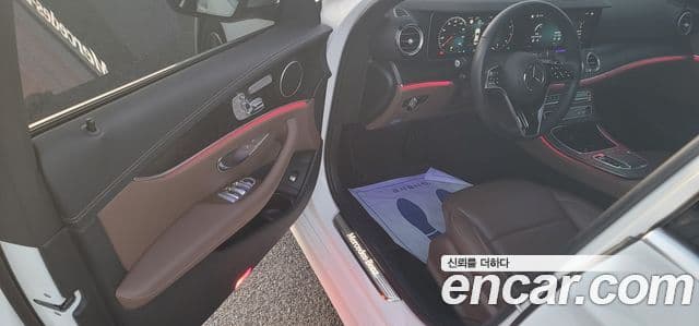 Mercedes-Benz E-Class 2023 — Photo 13/20
