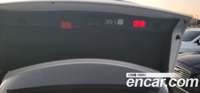 Mercedes-Benz E-Class 2023 — Photo 9/20