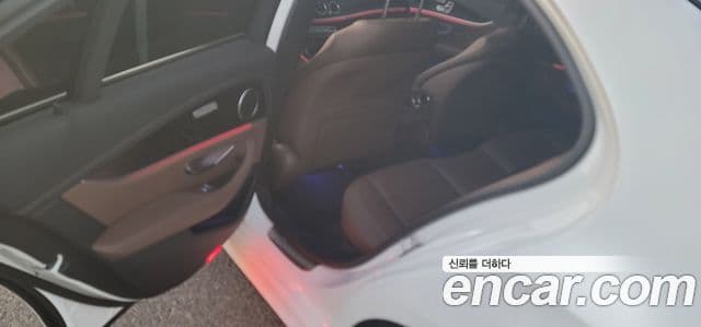 Mercedes-Benz E-Class 2023 — Photo 7/20