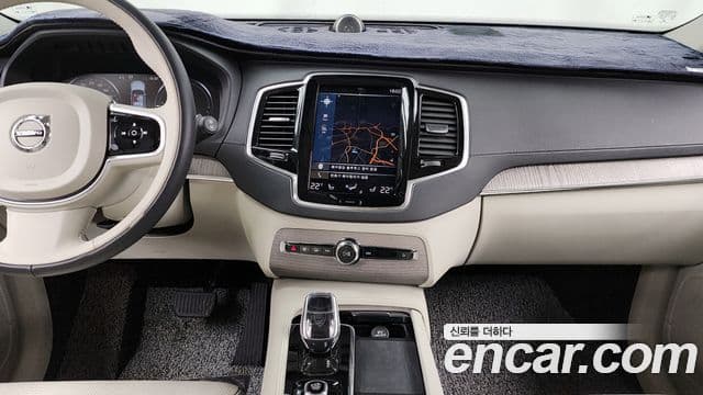 Volvo XC90 2022 — ფოტო 14/20