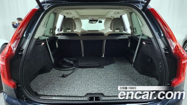 Volvo XC90 2022 — ფოტო 20/20