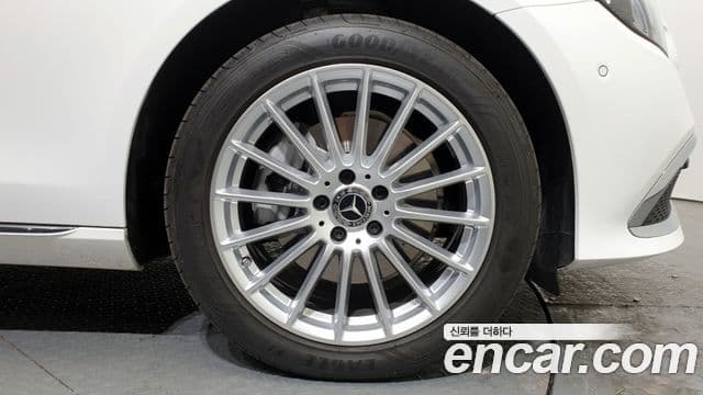 Mercedes-Benz E-Class 2022 — фото 4 из 19