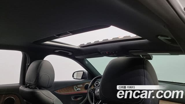 Mercedes-Benz E-Class 2022 — Şəkil 17/19