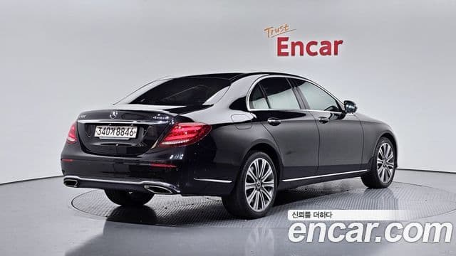 Mercedes-Benz E-Class 2018 — ფოტო 2/20