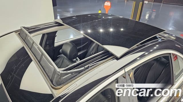 Mercedes-Benz E-Class 2018 — ფოტო 18/20