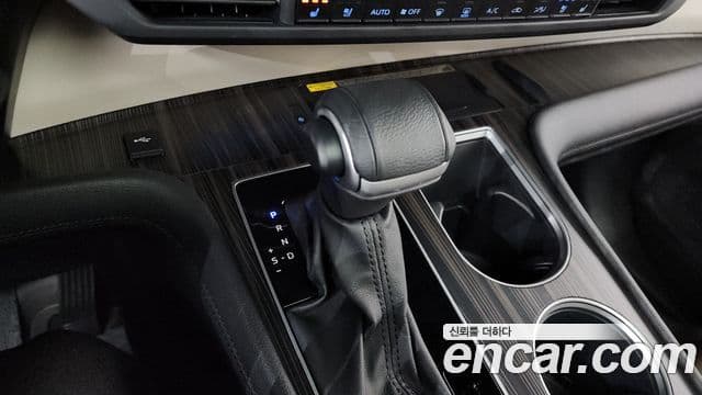 Toyota Sienna 2023 — ფოტო 9/20