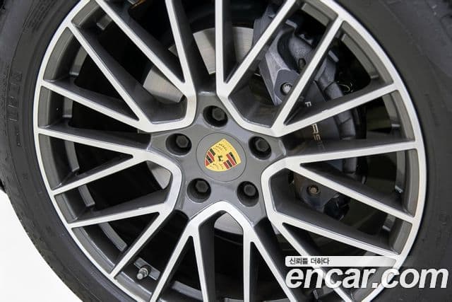 Porsche Cayenne 2020 — Photo 17/20