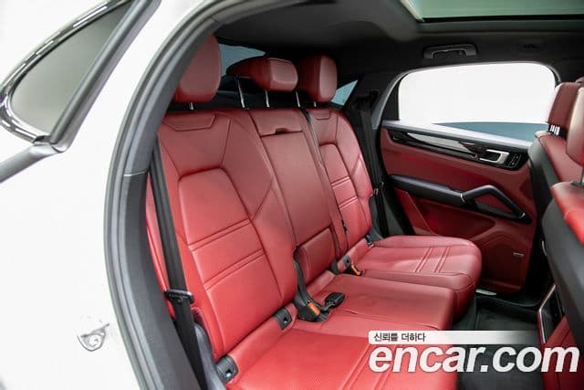 Porsche Cayenne 2020 — Photo 9/20