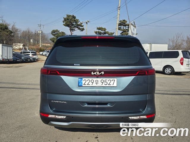 Kia Carnival 2022 — фото 5 из 20