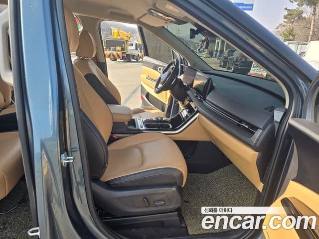 Kia Carnival 2022 — фото 8 из 20