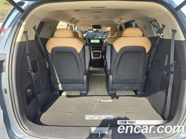 Kia Carnival 2022 — фото 13 из 20