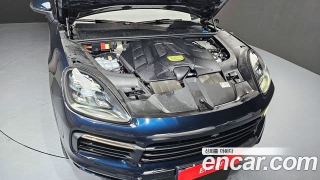Porsche Cayenne 2020 — ფოტო 16/20