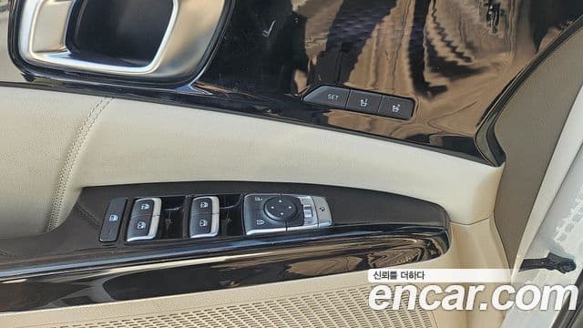 Kia Carnival 2022 — фото 15 из 20