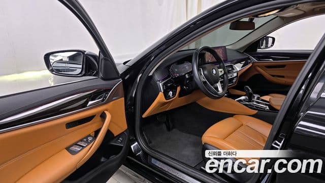 BMW 5 Series 2022 — фото 10 из 20