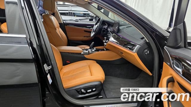 BMW 5 Series 2022 — фото 11 из 20