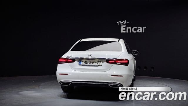 Mercedes-Benz E-Class 2021 — ფოტო 4/20