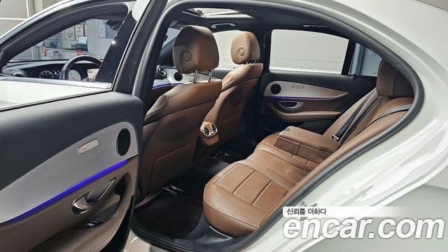 Mercedes-Benz E-Class 2021 — ფოტო 11/20