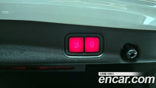 Mercedes-Benz E-Class 2021 — ფოტო 18/20