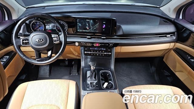 Kia Carnival 2021 — фото 7 из 20
