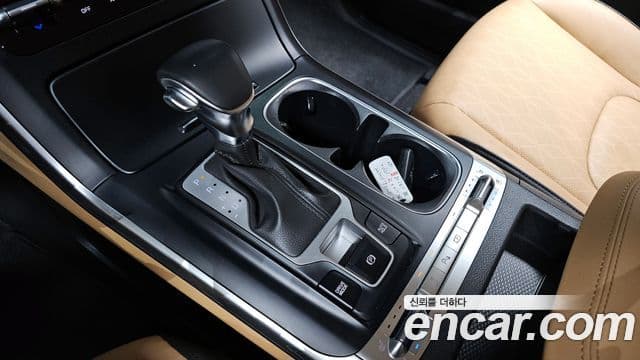 Kia Carnival 2021 — фото 9 из 20