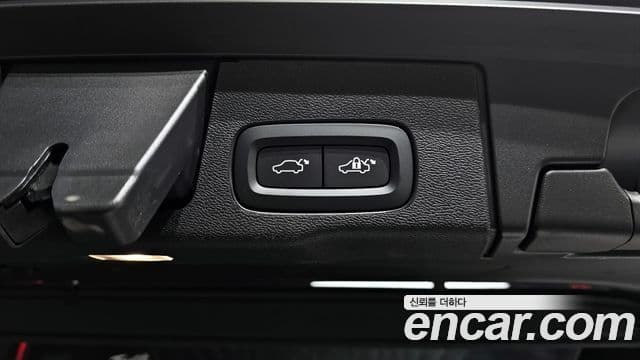 Volvo XC60 2020 — Фото 18/20