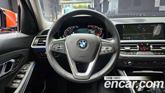 BMW 3 Series 2019 — фото 13 из 20