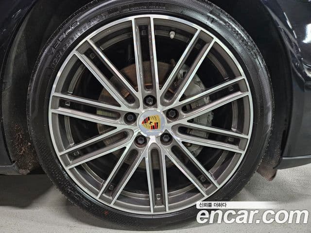 Porsche Panamera 2018 — Photo 2/20