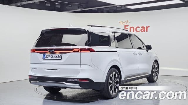 Kia Carnival 2023 — фото 2 из 20