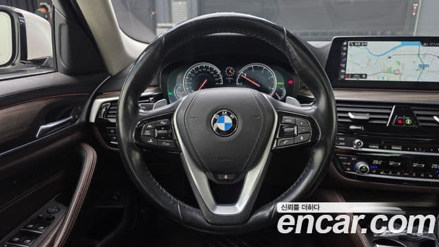 BMW 5 Series 2018 — ფოტო 13/20