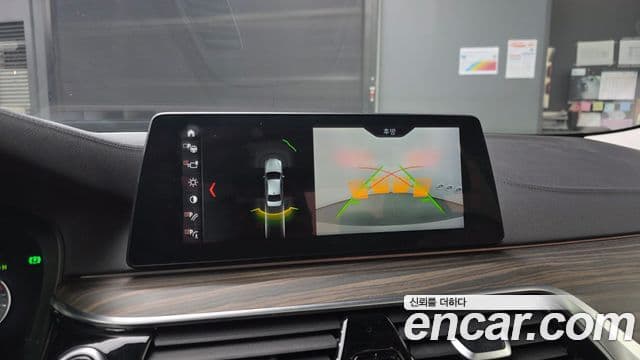 BMW 5 Series 2018 — фото 17 из 20