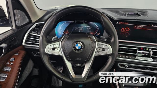 BMW X7 2022 — ფოტო 13/20
