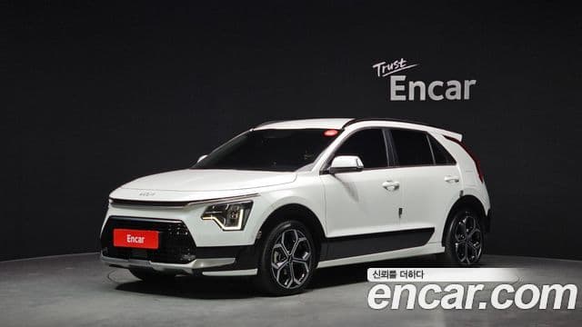 Kia Niro 2022 — ფოტო 1/20
