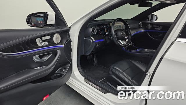 Mercedes-Benz E-Class 2022 — фото 10 из 20