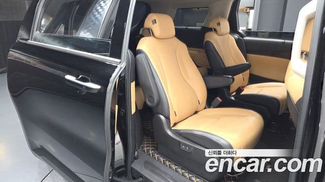 Kia Carnival 2021 — ფოტო 12/20