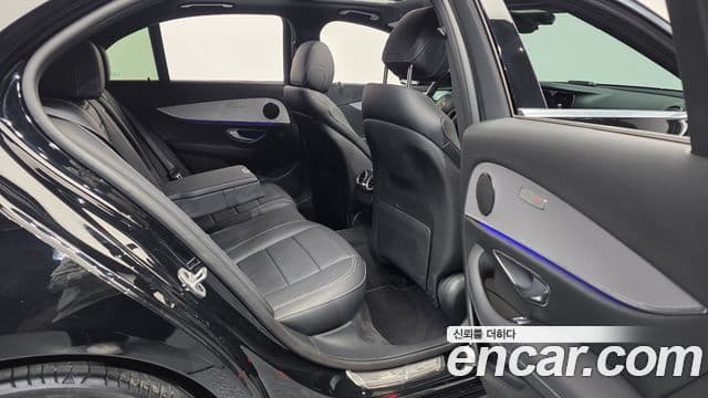 Mercedes-Benz E-Class 2021 — фото 12 из 20