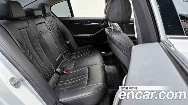 BMW 5 Series 2018 — фото 12 из 20